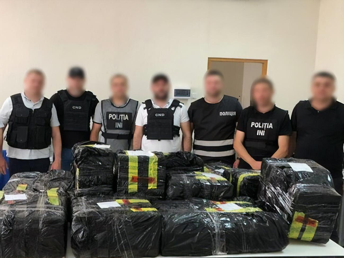 Наркодилеры доставляли героин под видом стройматериалов в пустотелых кирпичах, сообщили в Нацполиции