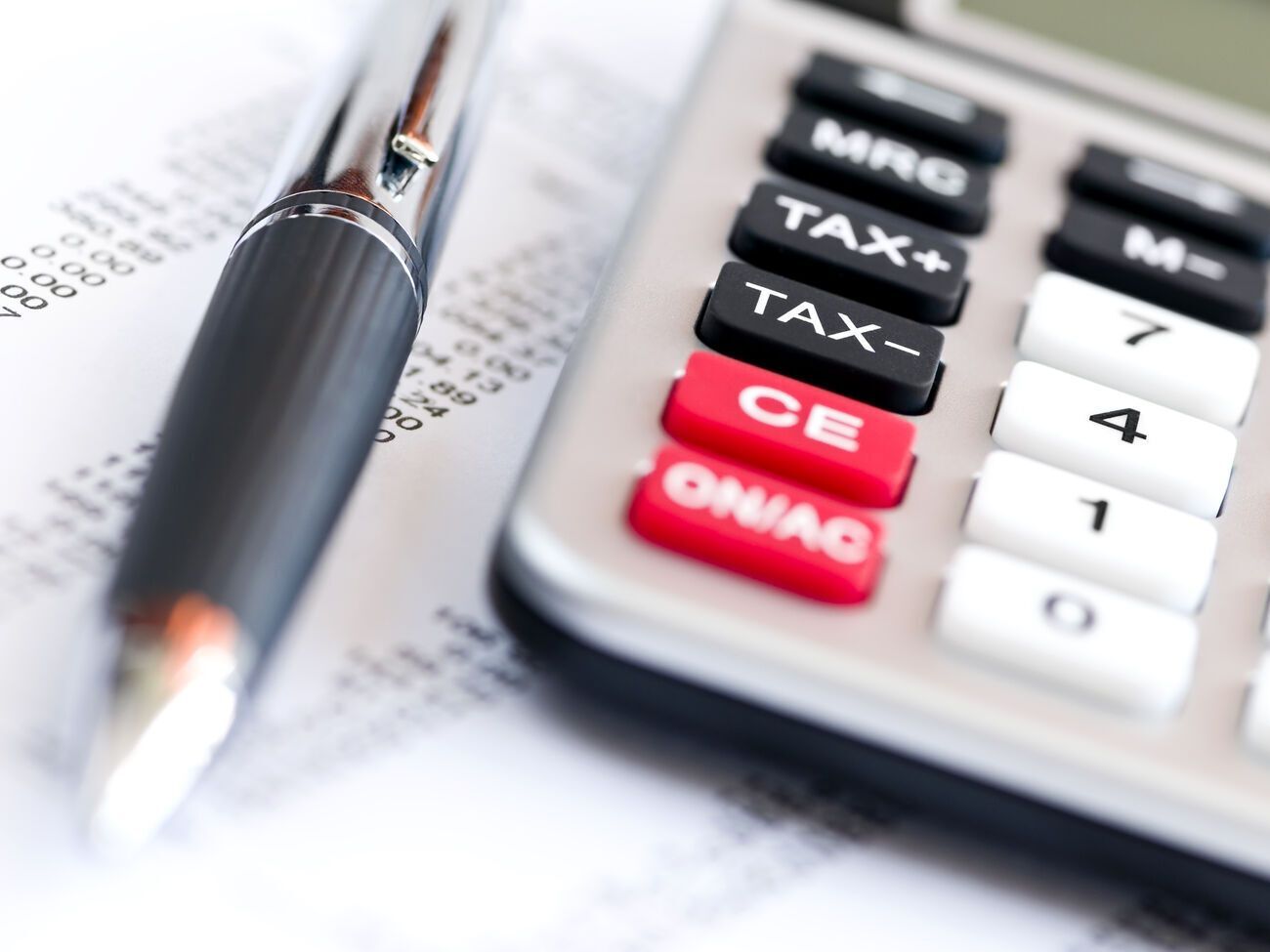 Автор статьи перпечислил схемы уклонения от налогов в разных отраслях экономики Украины