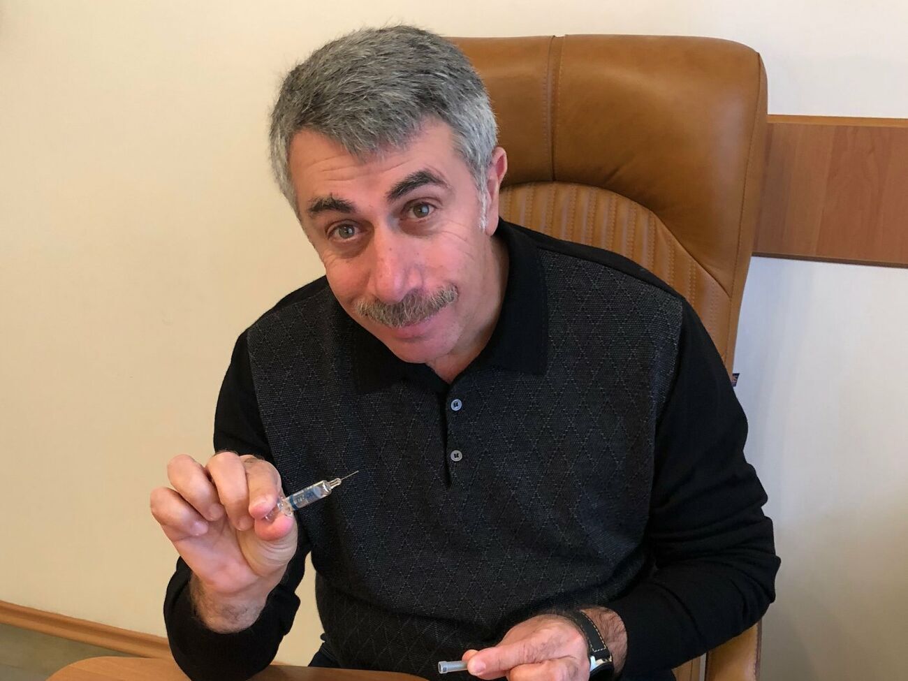 Если сделать обе прививки вакциной AstraZeneca, уровень антител вырастает в три-четыре раза. А если вторую дозу сделать Pfizer, то в 40–60 раз