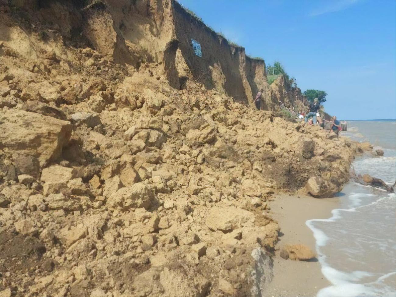 Під обвалом можуть бути люди