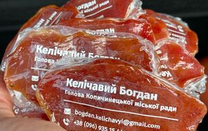 Келічавий опублікував фото візиток