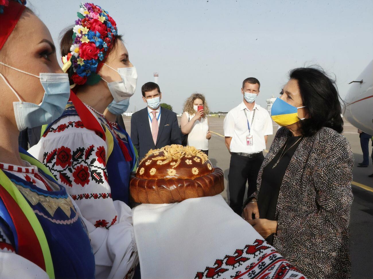 Президентка Грузії прилетіла в Україну