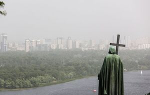 Часть Украины, в том числе Киев, накрыло пылевой бурей