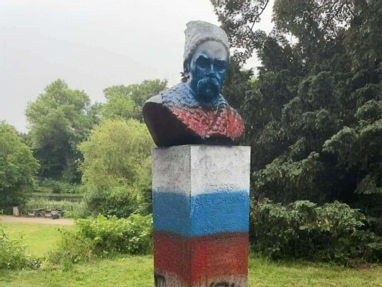 Пам'ятник Шевченку розфарбували перед матчем Євро 2020 між Данією та Росією