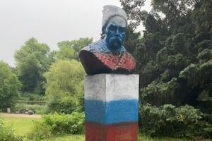 Пам'ятник Шевченку розфарбували перед матчем Євро 2020 між Данією та Росією