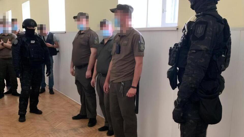 Працівників СІЗО затримали під час продажу чергової партії наркотиків