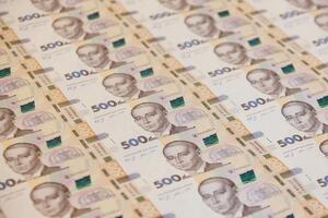 Гривна подешевела к доллару до 27,31 грн/$