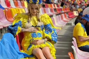 Дружина Зінченка вболівала за національну збірну під час гри в Бухаресті