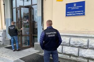 Предварительно речь идет о присвоении "значительной части" из более чем 80 млн грн