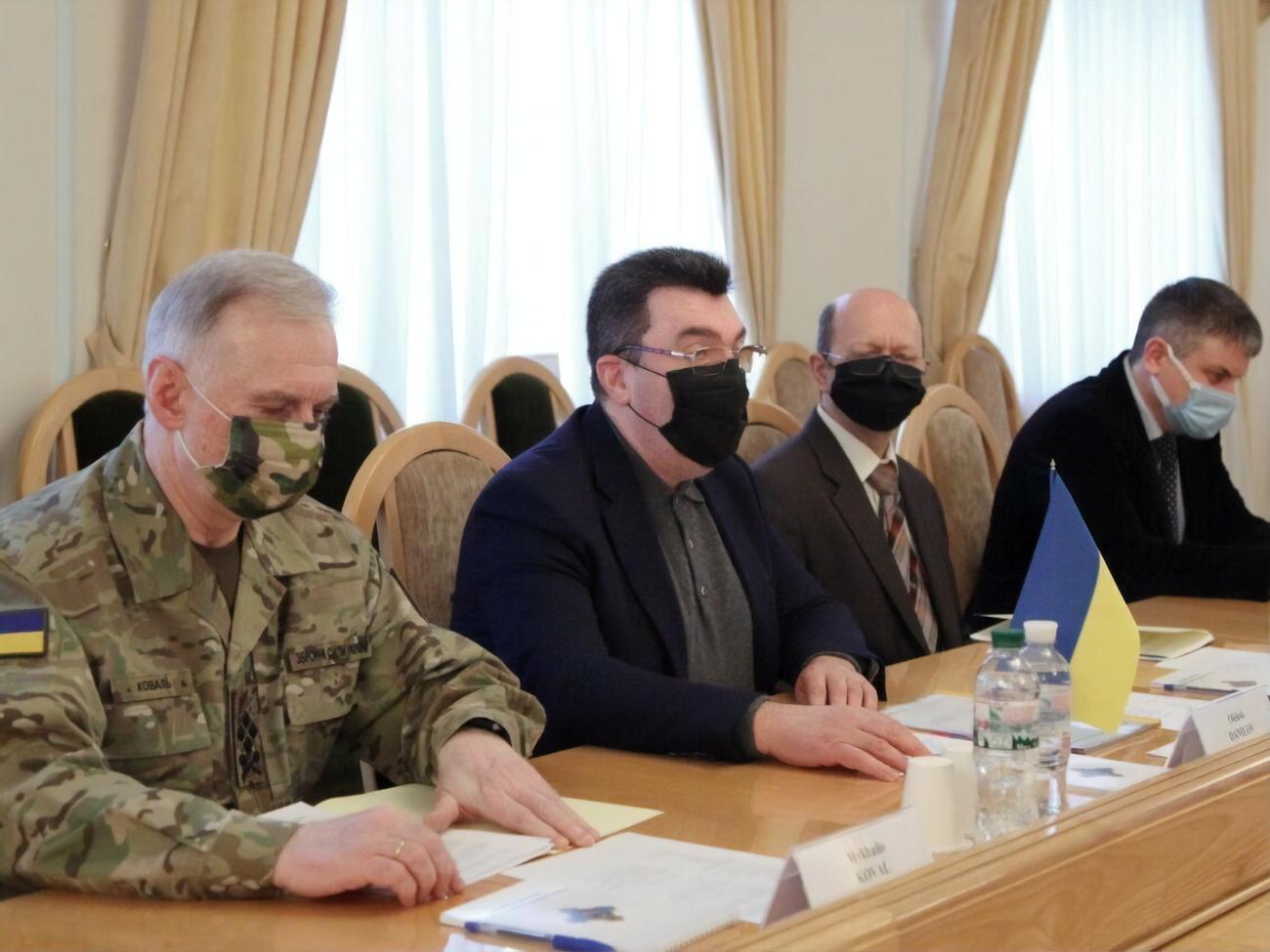 Від початку цього року РНБО ввела низку масштабних санкцій проти окремих українських та російських політиків і бізнесменів