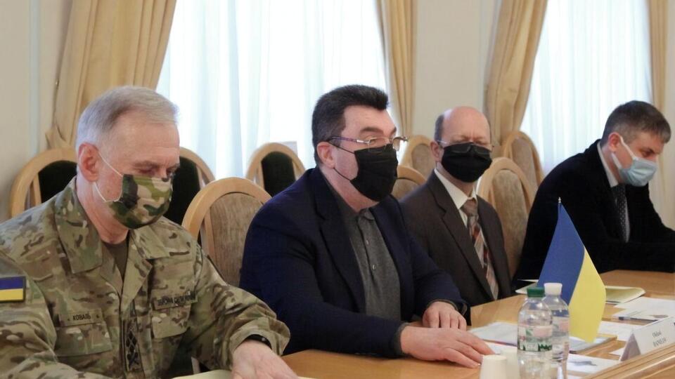 Від початку цього року РНБО ввела низку масштабних санкцій проти окремих українських та російських політиків і бізнесменів