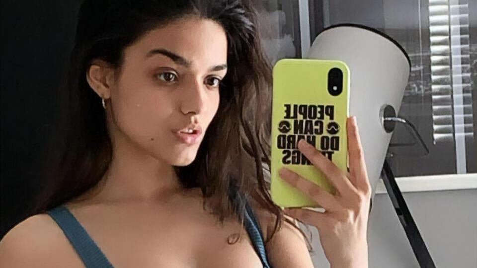 Зеглер дебютировала в кино в 2021 году