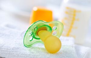 Мама, коли дитину вилікували, пообіцяла більше не експериментувати із зеленкою й пустушкою