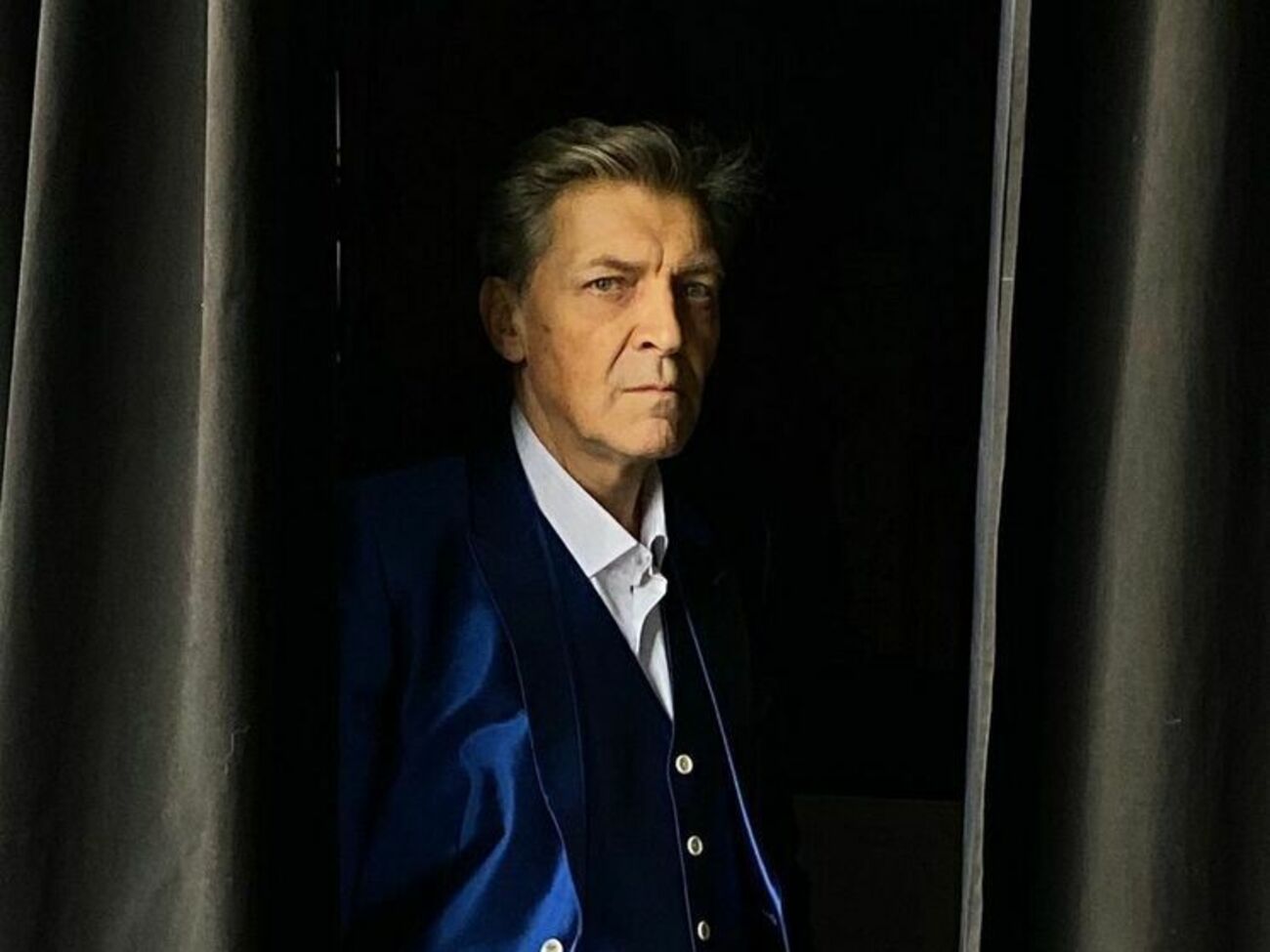 Люди не хотят прививаться "Спутником V", потому что подозревают в российской вакцине опасную гадость, которая через пару лет будет разоблачена