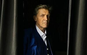 Люди не хотят прививаться "Спутником V", потому что подозревают в российской вакцине опасную гадость, которая через пару лет будет разоблачена