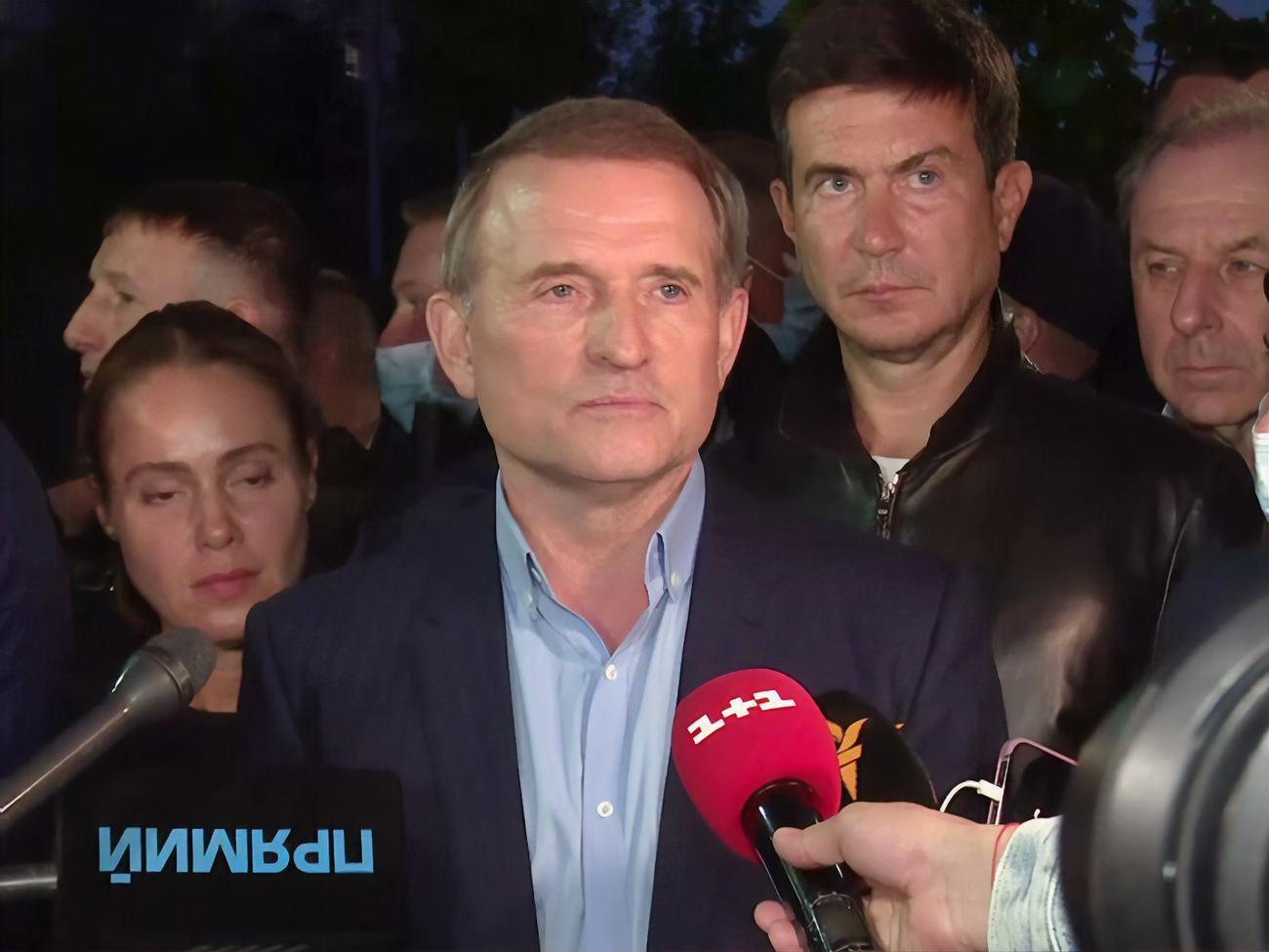 Нардеп від ОПЗЖ Ренат Кузьмін назвав обшуки "акціями залякування", які мають на меті залякати Віктора Медведчука
