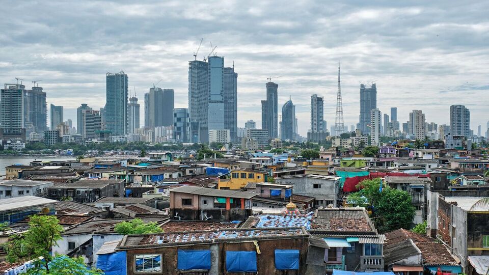 В то время как многие бедные люди стали еще беднее, общее мировое богатство выросло, говорится в отчете швейцарского банка