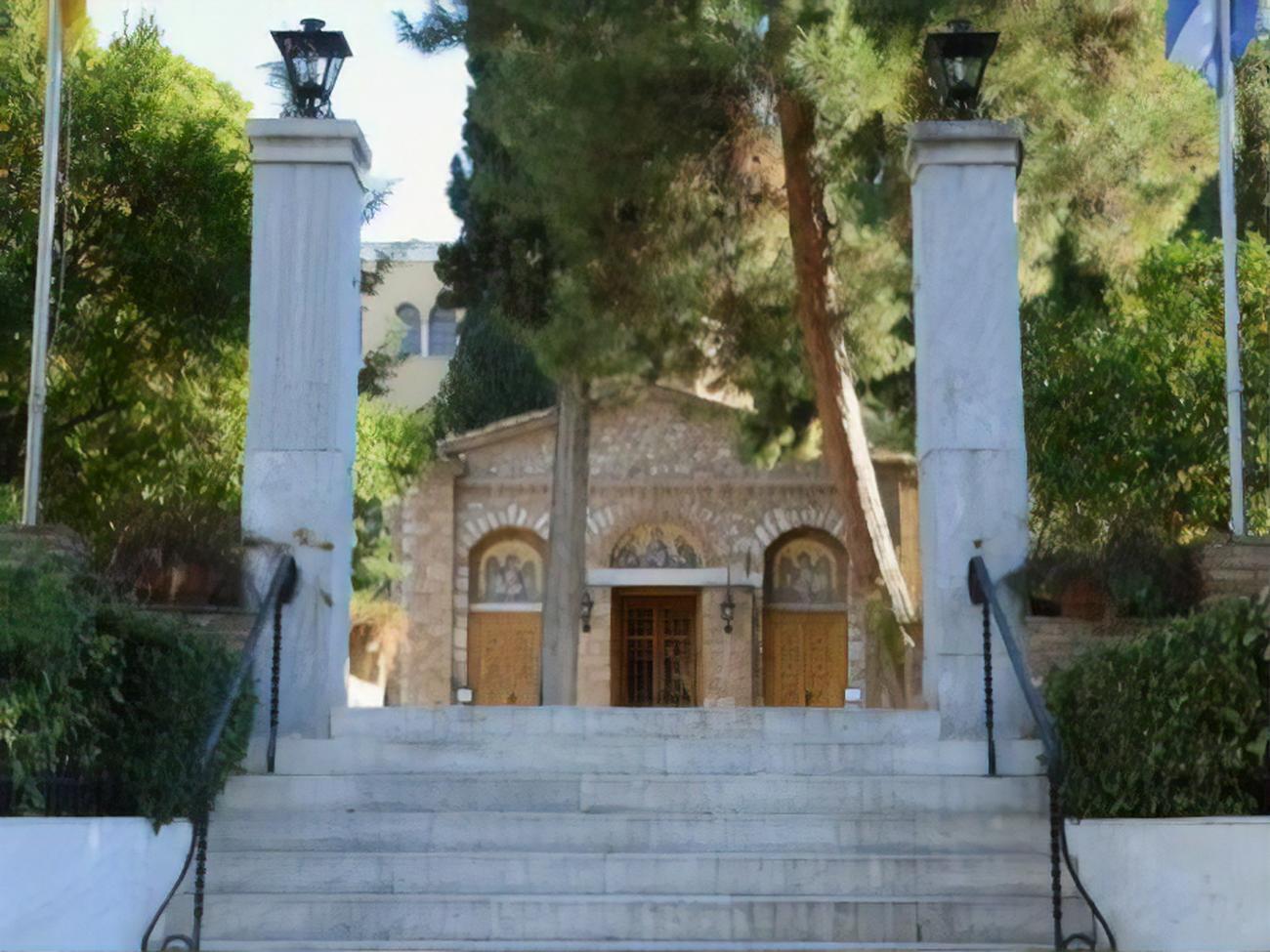 Церковный суд проходил в монастыре Петраки в Афинах