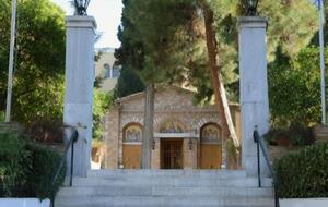 Церковный суд проходил в монастыре Петраки в Афинах