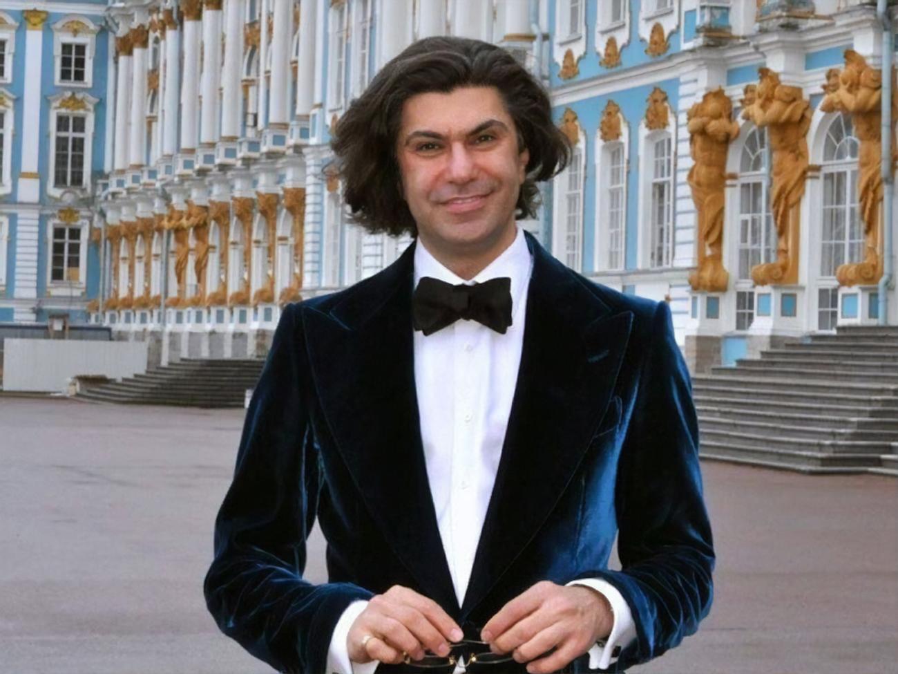 Своих балетных выпускников Цискаридзе напутствовал эпиграфом из романа "Два капитана": "Бороться и искать, найти и не сдаваться!"