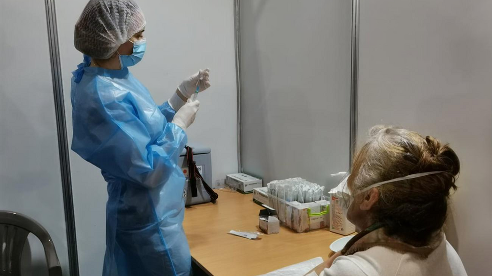 За годину після публікації повідомлення про запис на вакцинацію проти COVID-19 у МВЦ залишилося кілька вільних місць