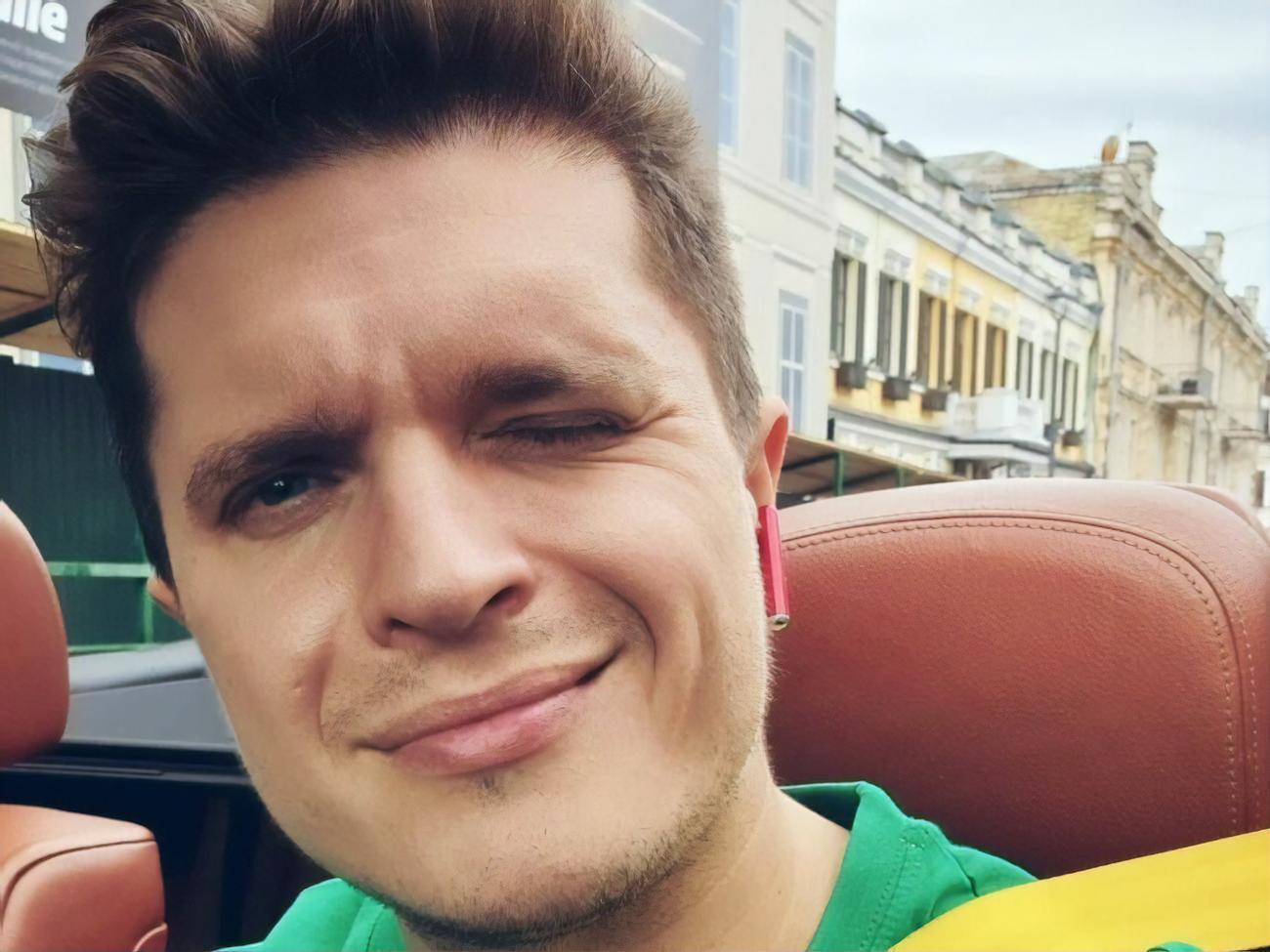 Анатолій Анатоліч іронічно показав, як проходить його "звичайний ранок у заміському особняку"