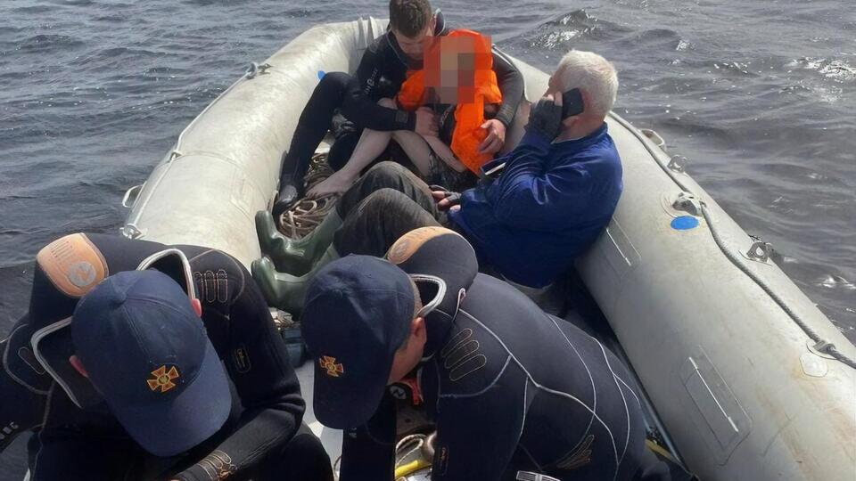 Сотрудникам ГСЧС удалось вовремя найти девочку, которая пробыла в воде два часа и очень замерзла