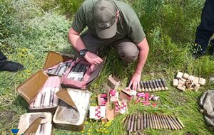 Боевики закопали оружие и боеприпасы возле железнодорожной станции в городе Счастье