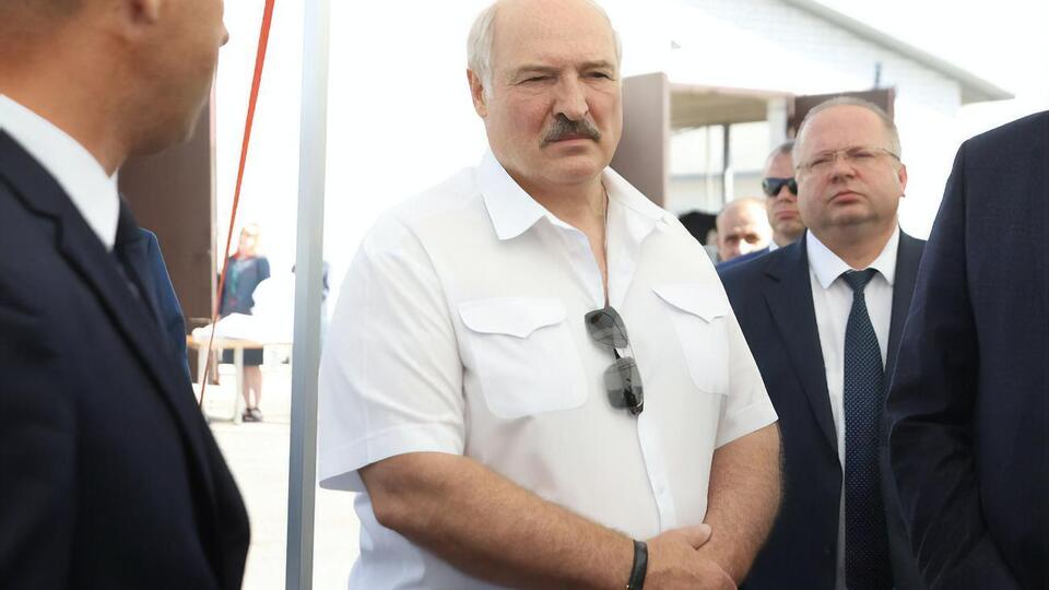 Лукашенко заявил, что в Беларуси готовились к "оголтелым" санкциям Запада и знали, чем это грозит стране