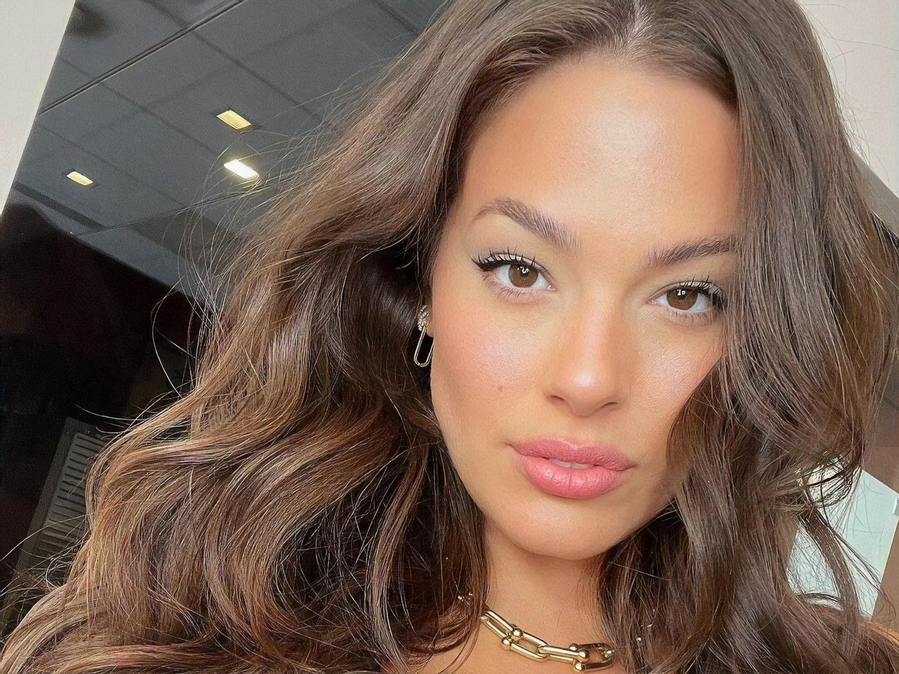 Эшли Грэм культивирует любовь к своему телу, какого бы размера оно ни было