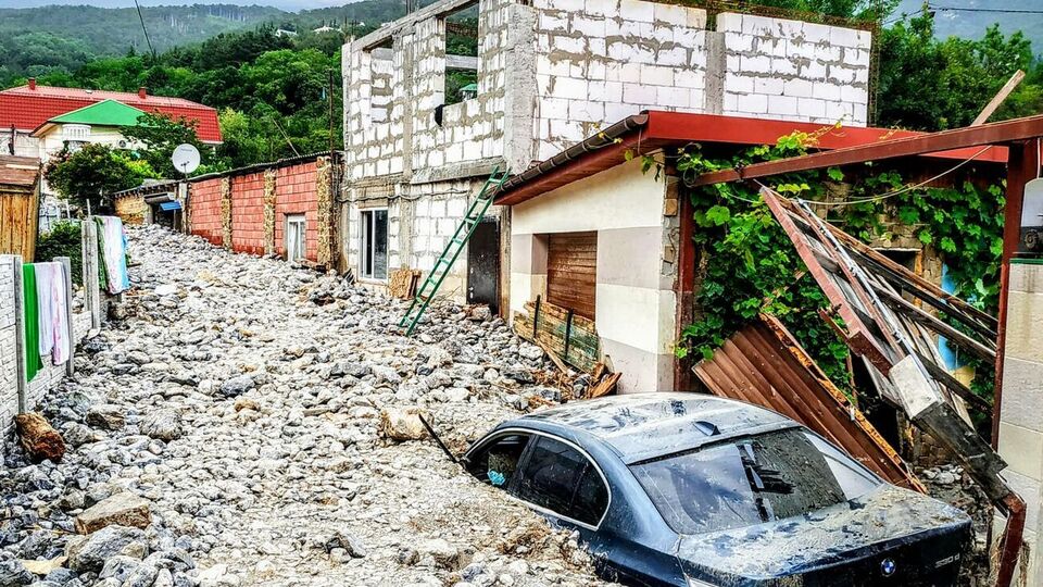Який вигляд має Ялта за кілька днів після потопу. Фоторепортаж