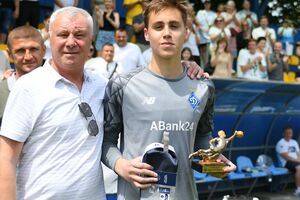 Суркис защищает ворота "Динамо" U15