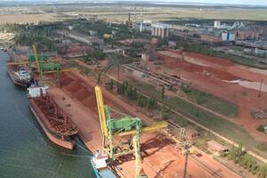 Отходы красного шлама могут иметь три опасных свойства, отметил эксперт