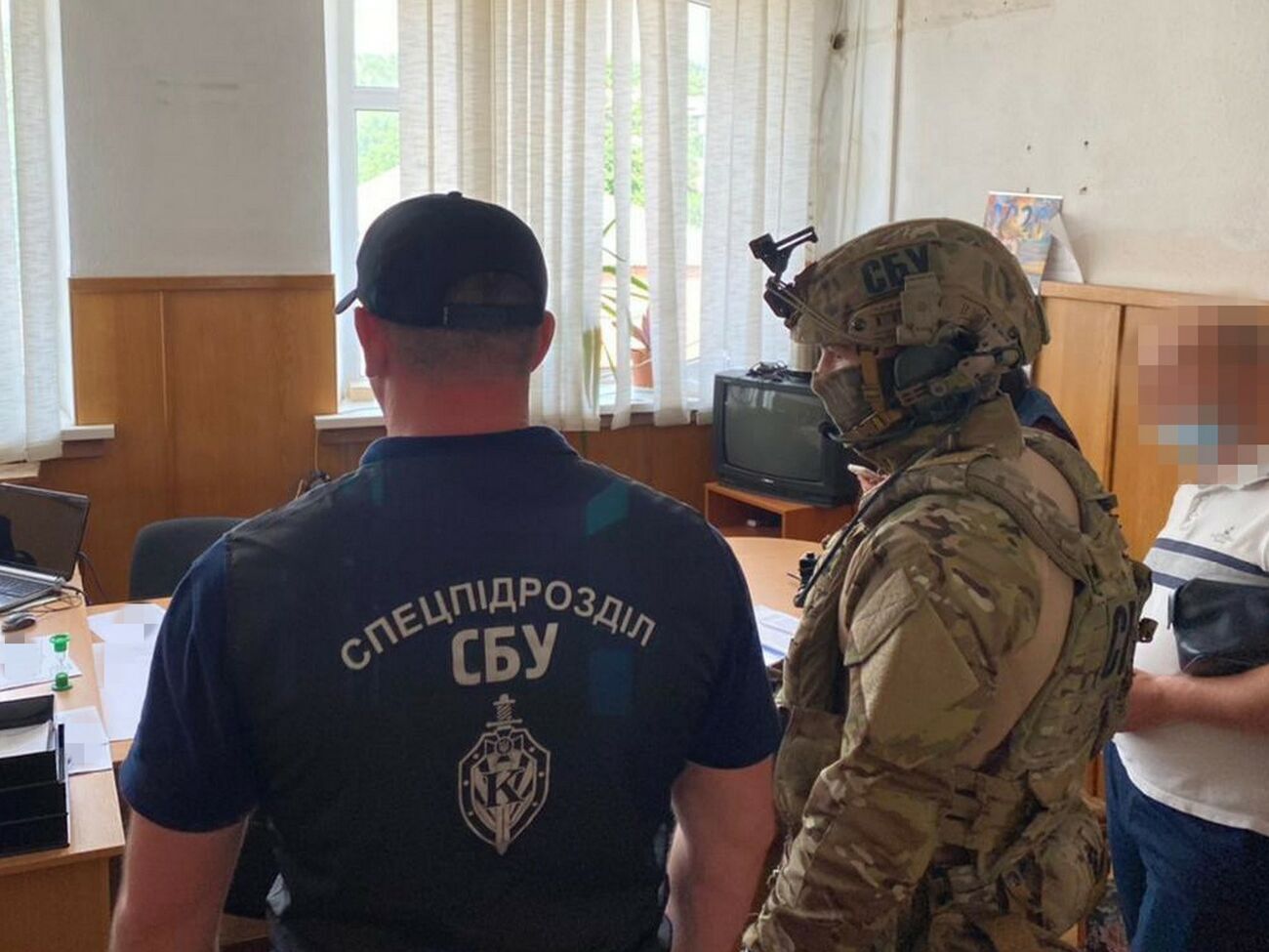 Під час обшуків у фігурантів вилучили готівкові кошти та наркотичні речовини