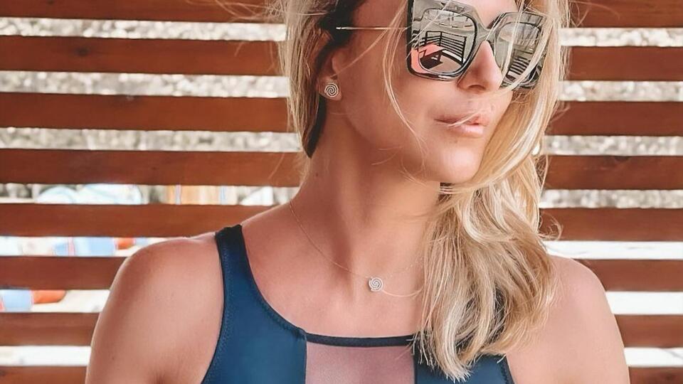 "Літо в самому розпалі. Зміни себе і своє тіло", – закликала підписників 41-річна Марина Боржемська