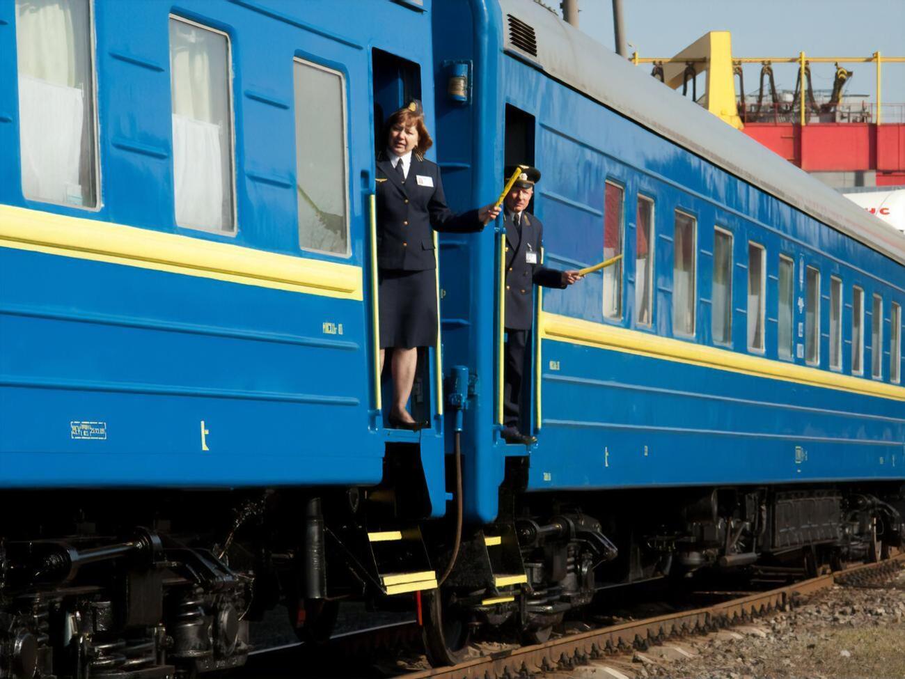 Провідник оголосив зупинку "мінімум на годину"