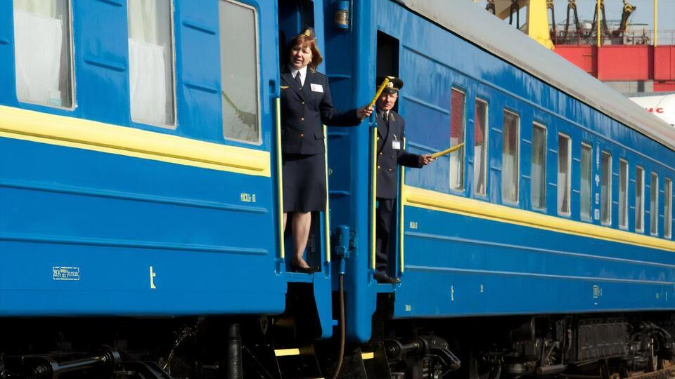 Провідник оголосив зупинку "мінімум на годину"