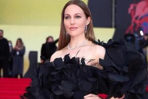 Нова фотосесія Мер'єм Узерлі виконана у стилі серіалу "Величне століття", який зробив її популярною