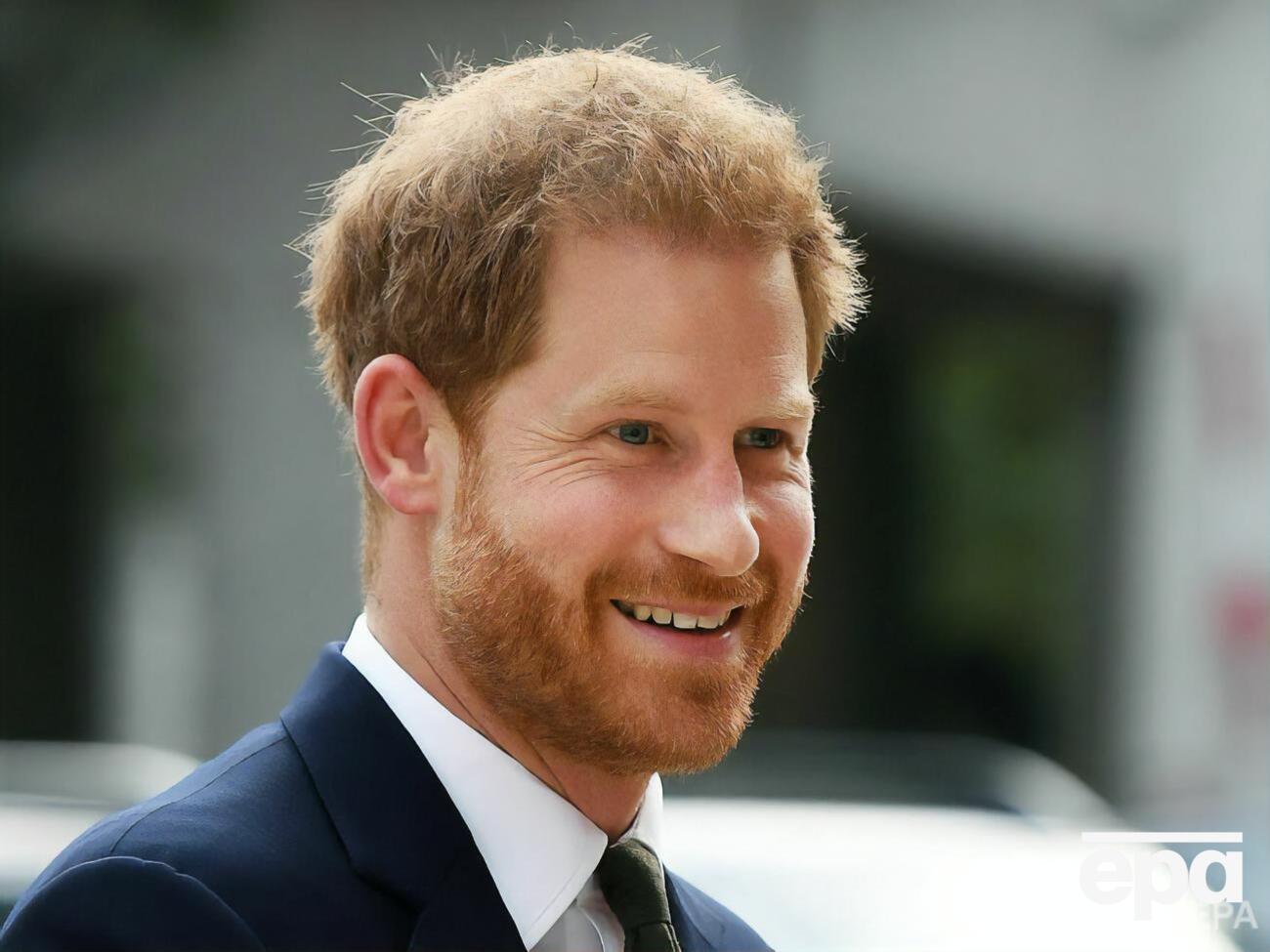Проживающий в США принц Гарри второй раз в этом году прилетел в Великобританию