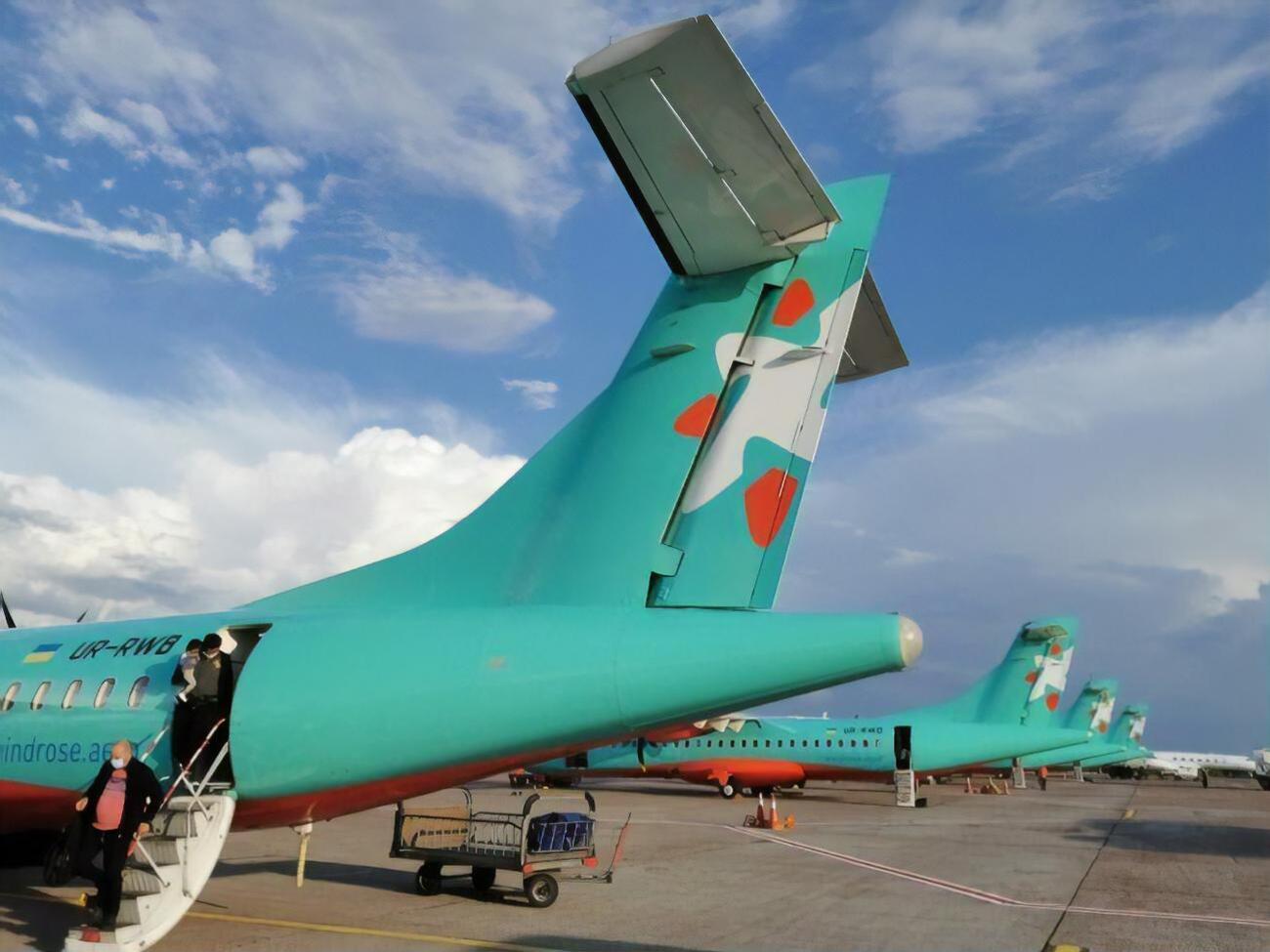За даними Avianews, причиною поєднання рейсів могло стати їх низьке завантаження