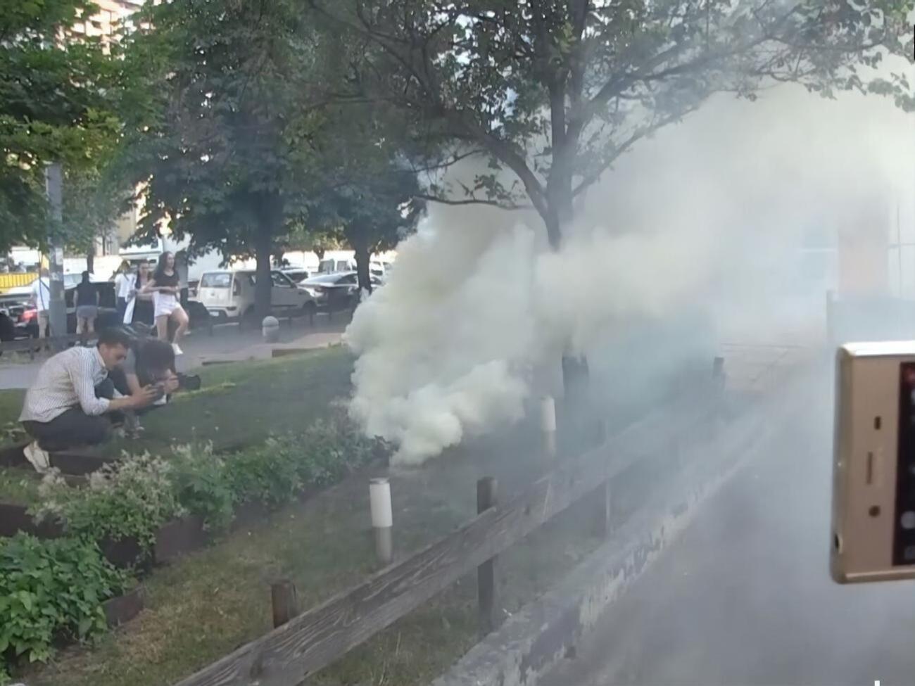 Дымовую шашку бросили перед клубом, где выступает Баста