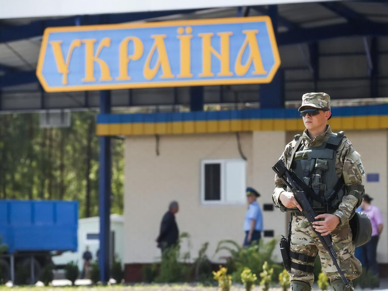 Дисциплінарні провадження стосовно 22 митників продовжили