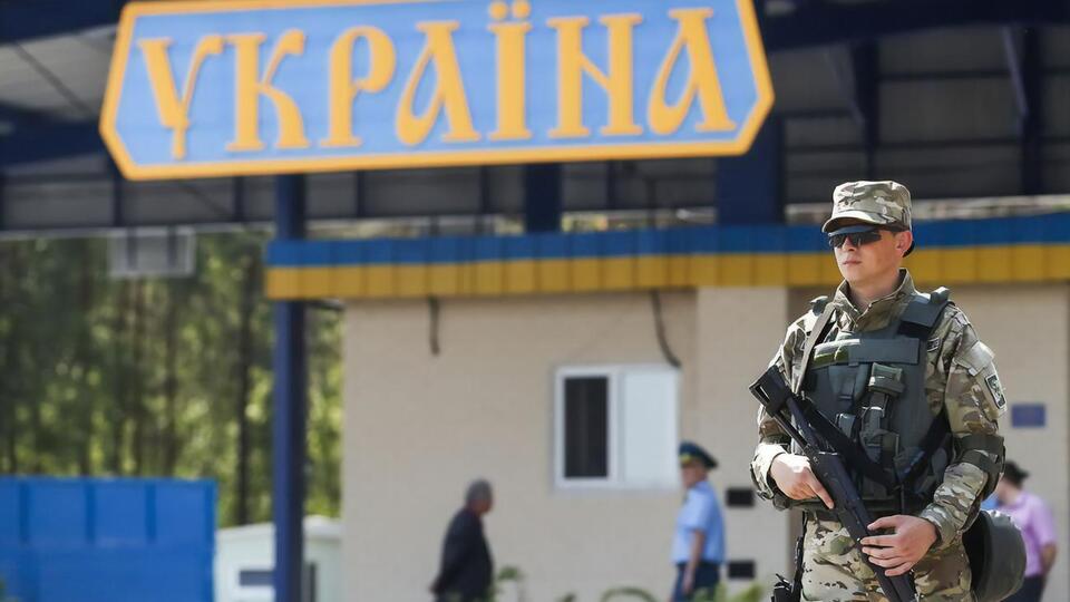 Дисциплінарні провадження стосовно 22 митників продовжили