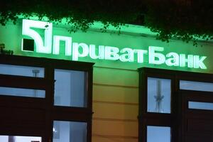 Банк обіцяє повернути гроші протягом доби