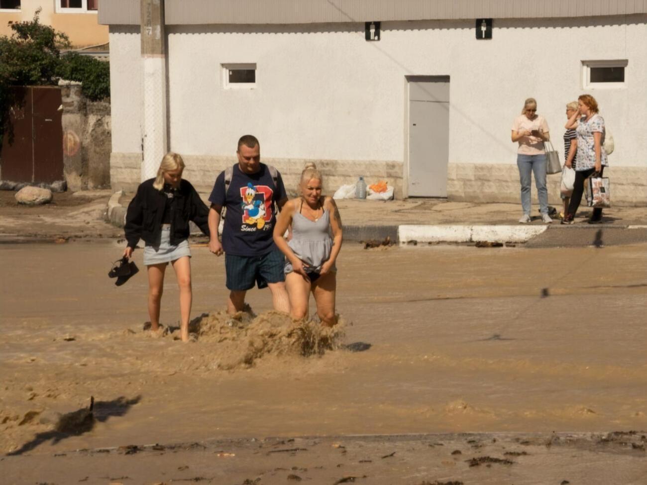 Ливень с грозой начался около 13.00