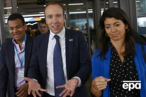 Хэнкок (по центру фото) и Коладанджело (справа) знакомы со времен учебы в Оксфорде