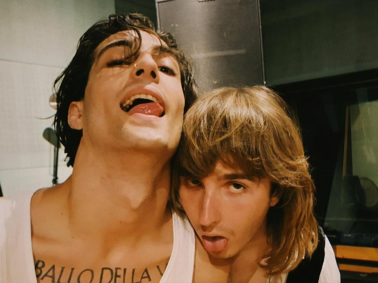 Солист&nbsp;M&aring;neskin&nbsp;Дамиано Давид и гитарист группы Томас Раджи