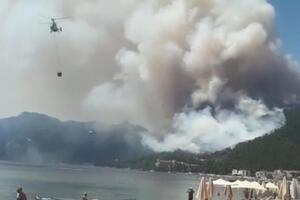 До боротьби з вогнем залучили шість вертольотів і бульдозери