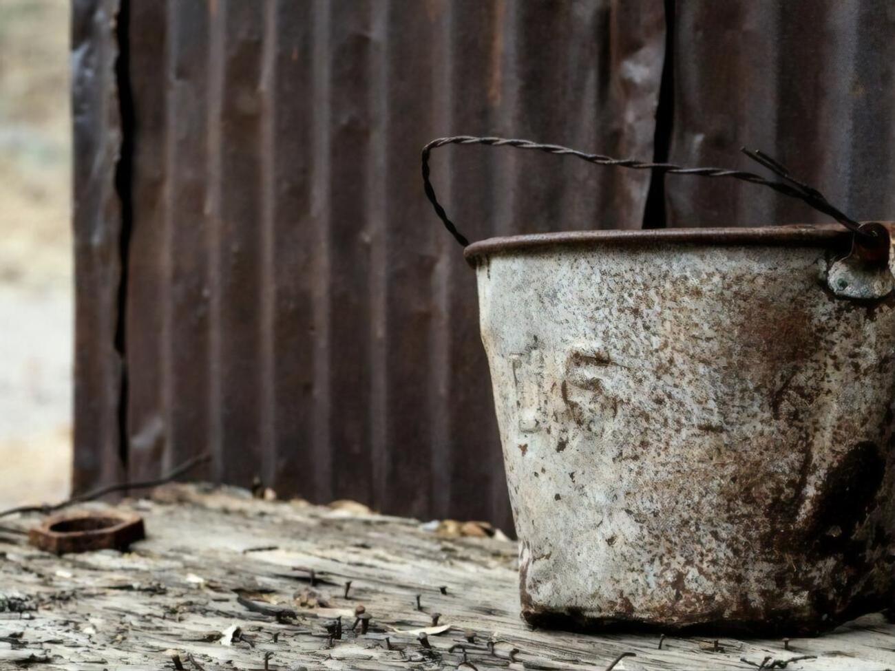 Батько студента вилив відро з нечистотами на кураторку групи