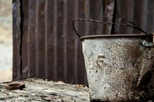 Отец студента вылил ведро с нечистотами на куратора группы